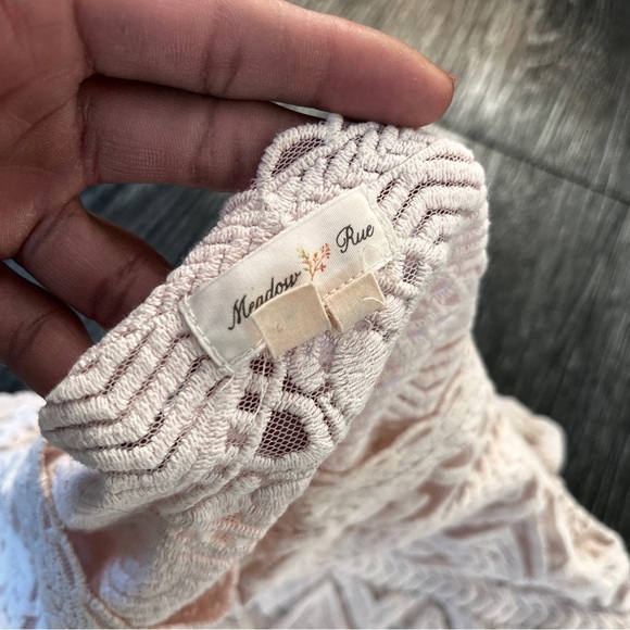 Elegant Cream Lace Top - Picture 4 of 6